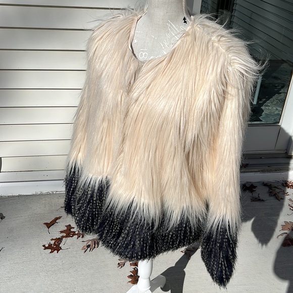 Jou Jou Jackets & Blazers - JouJou Faux fur short coat jacket fully lined 1X